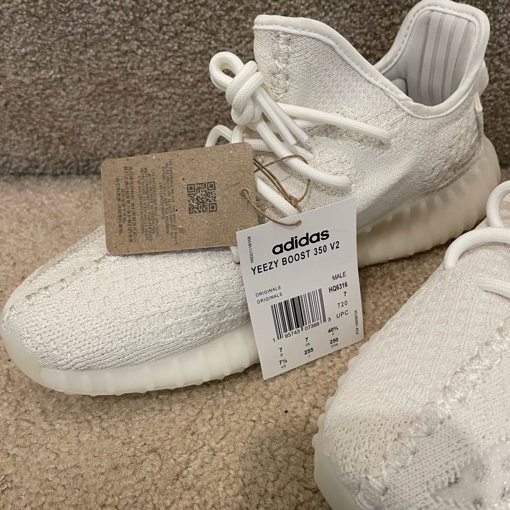 Yeezy 350 V2 - Picture 4 of 6